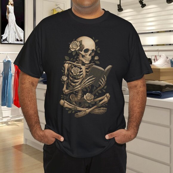 Skeleton Reading Flowers Creepy Halloween Black T-Shirt - Picture 1 of 2